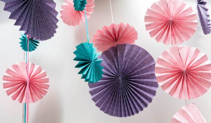 How to decorate your room with paper flowers