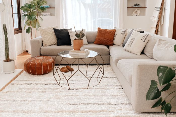 How to decorate a room around a rug